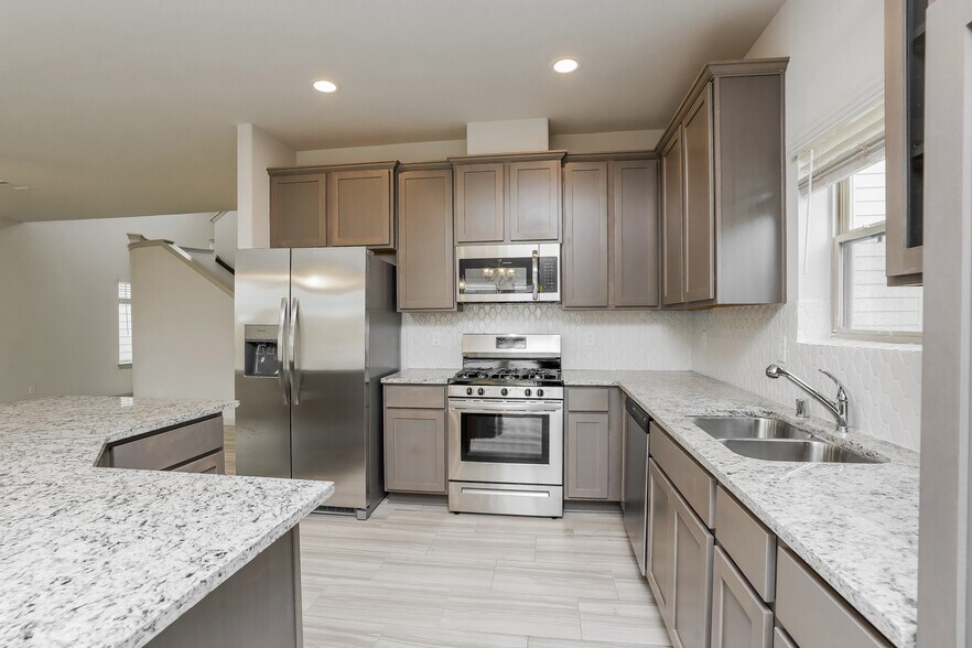 Building Photo - 7918 Cypress Country Dr