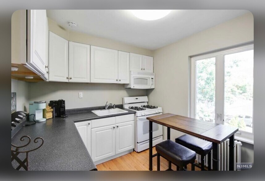 Building Photo - 109 Park St