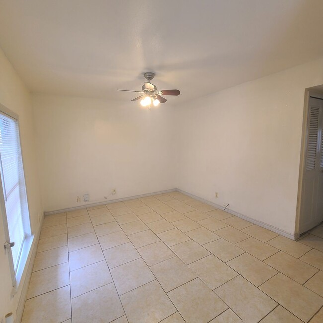 Building Photo - Spacious 2 BR/2.5 bath townhome near the Medical Center w/a fenced in yard!