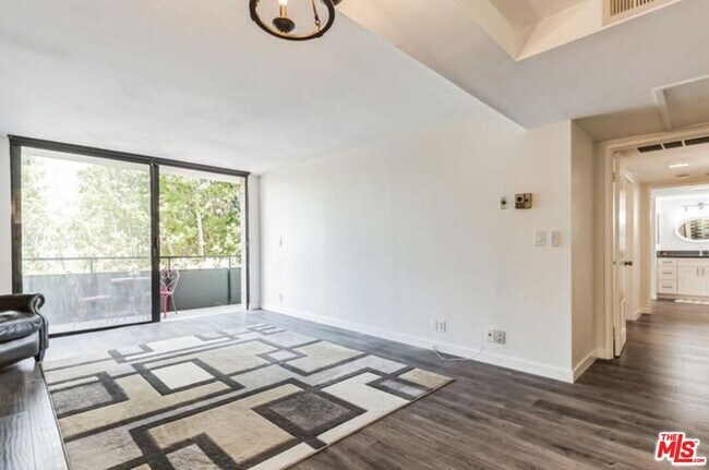Building Photo - 10535 Wilshire Blvd