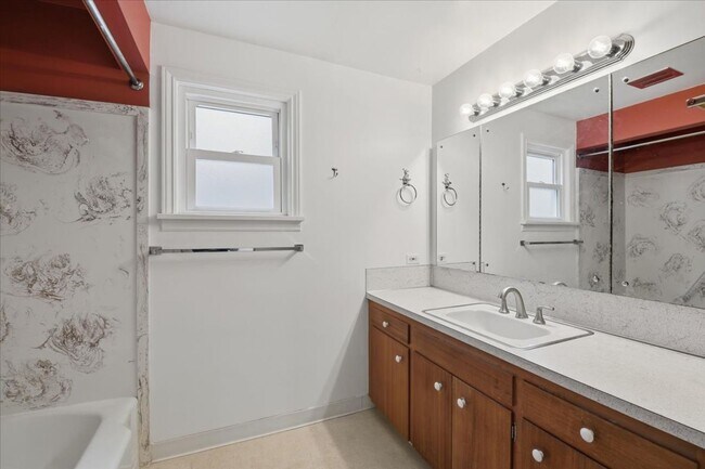 Building Photo - 3bd/2ba Seattle Home