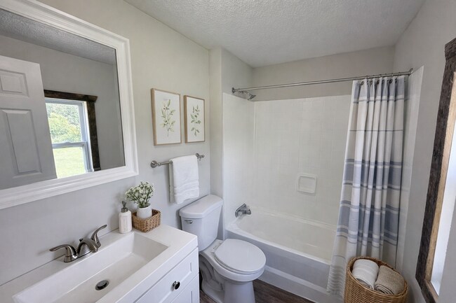 Building Photo - Fully Remodeled 3 Bedroom, 2 Bath Home in the Country – Versailles, KY