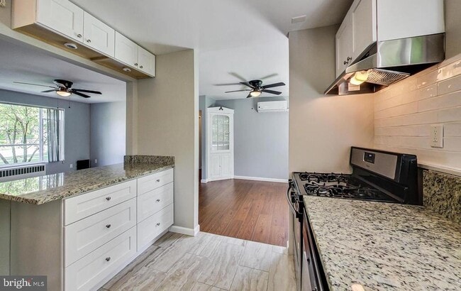 Building Photo - 10301 Montrose Ave