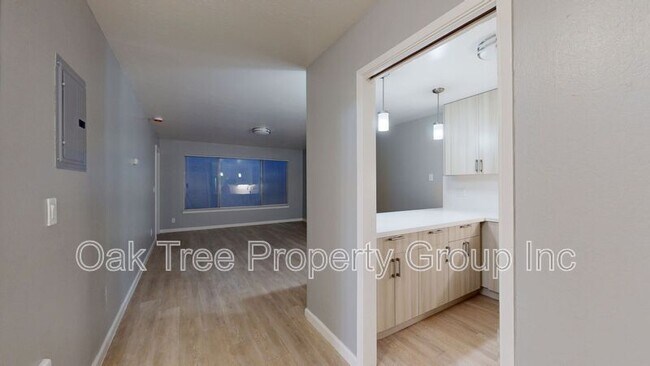 Building Photo - Oak Grove - 351 Lester