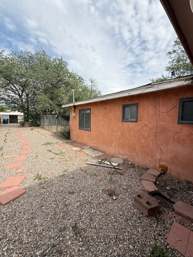 Building Photo - Coming Soon ! 3 Bedroom 2 Bath 1 Car Garag...