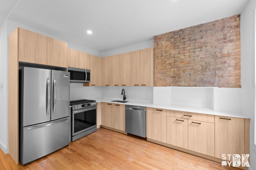 Building Photo - 275 Nassau Ave