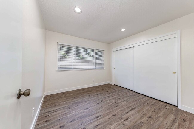 Building Photo - Spacious Single-Family Home with Yard!