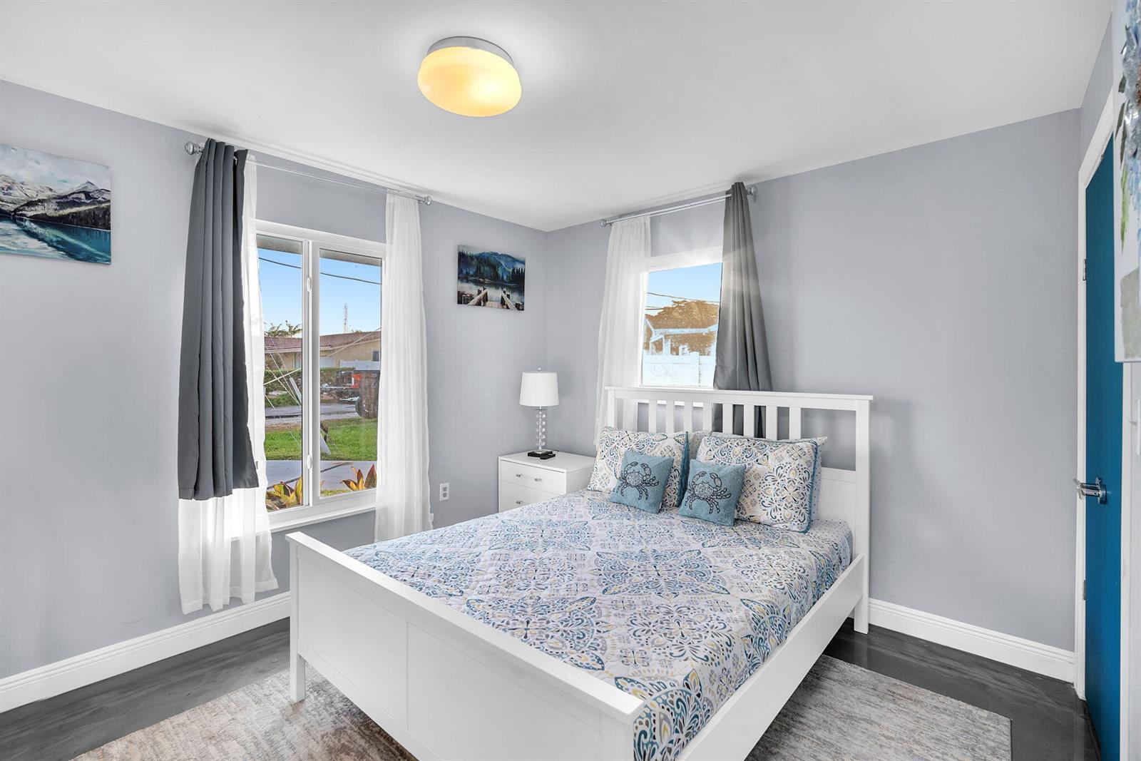 Building Photo - 4400 SW 37th Ave