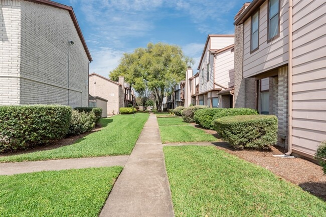 Building Photo - 12400 Brookglade Cir