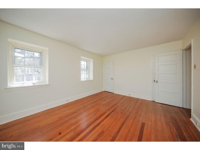 Building Photo - 17 E Willow Grove Ave