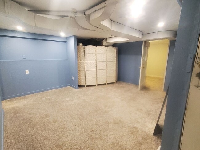 Building Photo - Charming 4 bed, 2 bath, fully fenced, cove...