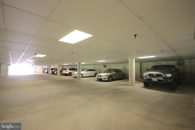 Building Photo - 2111 Ganton Green