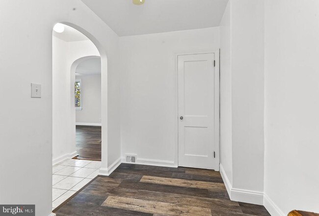 Building Photo - 2203 Steel Rd