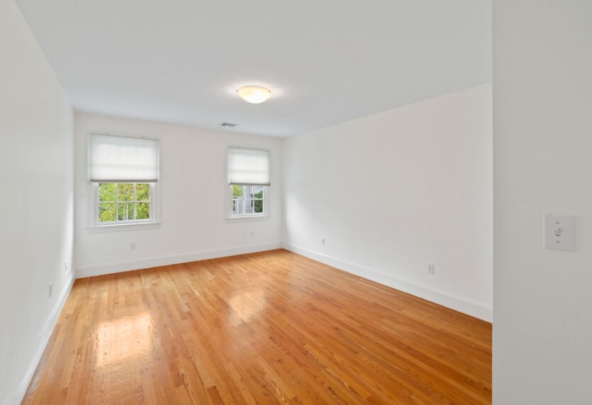 Building Photo - 15 Edgemoor Cir