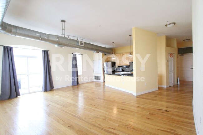 Building Photo - Spacious Penthouse Loft Garage Parking Included in Price!  - 3rd and Broadway in the Heart of Den...