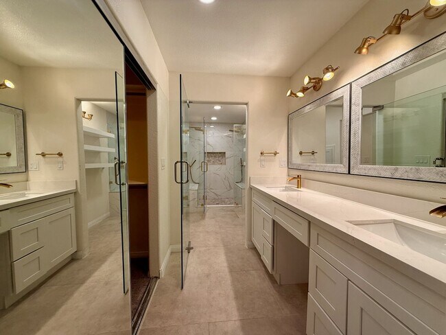 Building Photo - Gorgeous Spanish Trails 3BR House for lease!