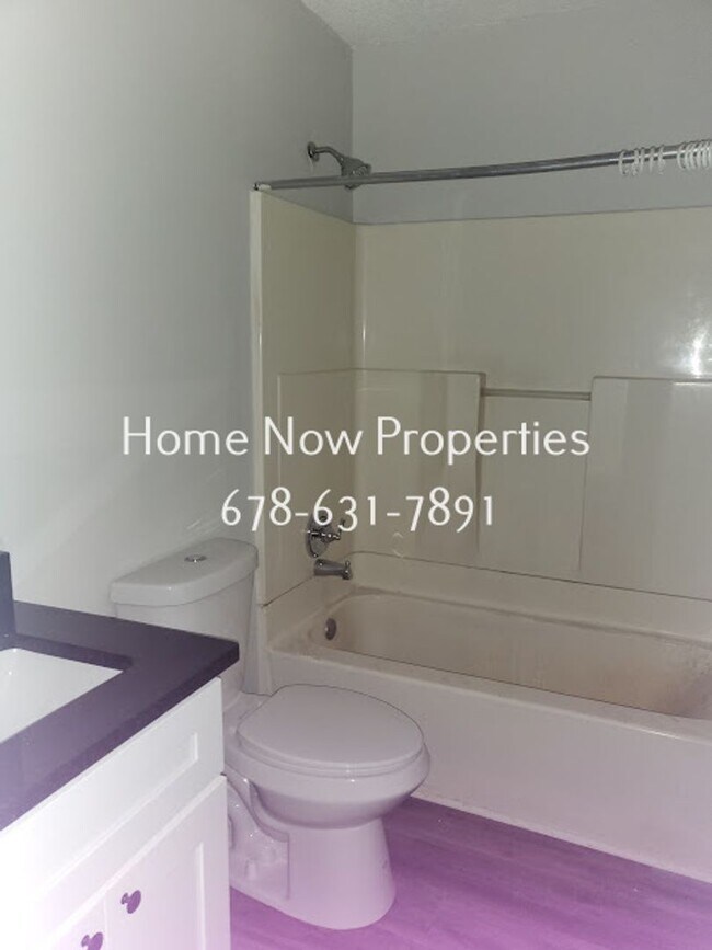 Building Photo - Modern Townhome w/ Granite Kitchen + Fenced Yard – Move-In Ready