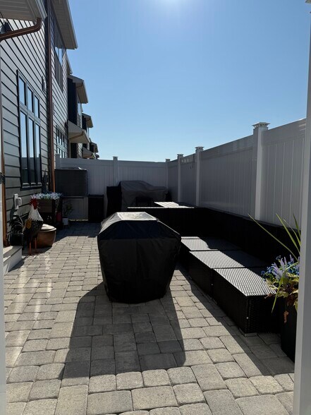 Building Photo - 401 Cranford Way