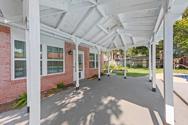 Building Photo - 508 Garden Oaks Cove