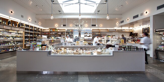 Building Photo - 11970 Montana Ave