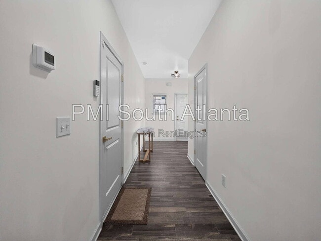 Building Photo - 4925 Lower Elm St