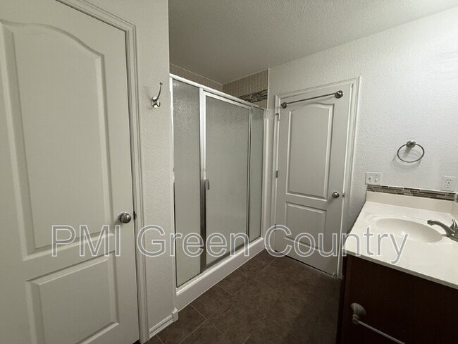 Building Photo - 4040 W 105th St S