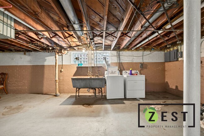 Building Photo - 5569 Bedford St