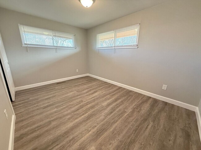 Building Photo - 301 Lesher Dr