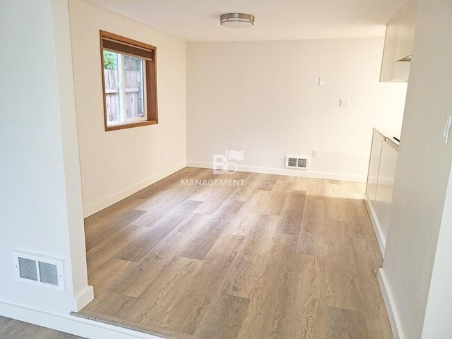 Building Photo - Nearly 1/2 Acre of Privacy Nestled in the Trees of West Linn. Updated Kitchen & Bathroom!