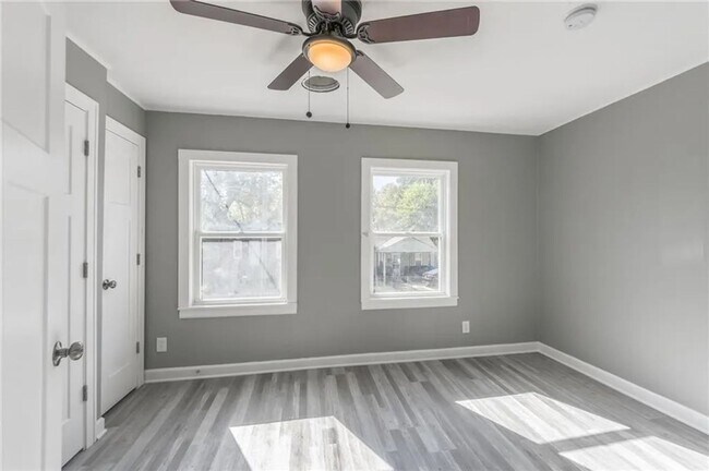 Building Photo - Updated 2/1 in Independence