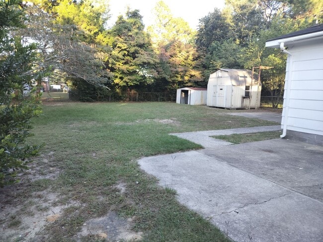 Building Photo - Fayetteville Ranch