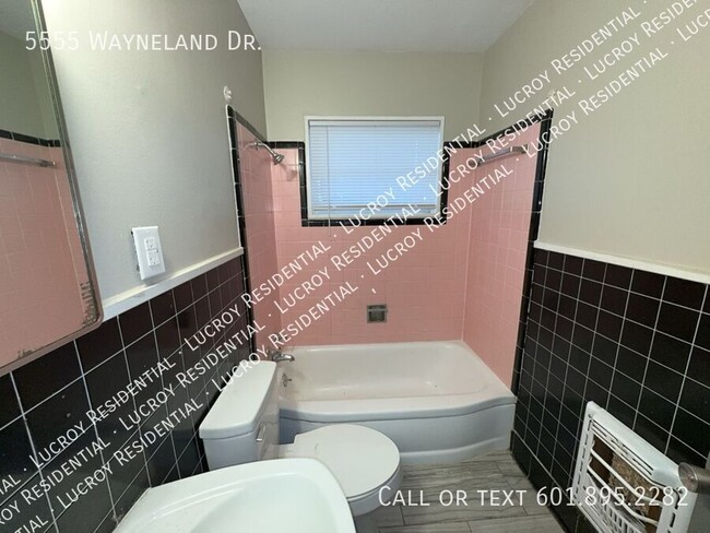 Building Photo - 5555 Wayneland Dr
