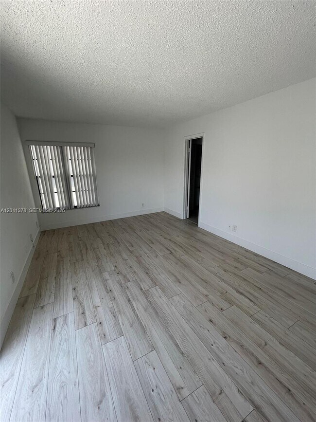 Building Photo - 2580 Coral Springs Dr