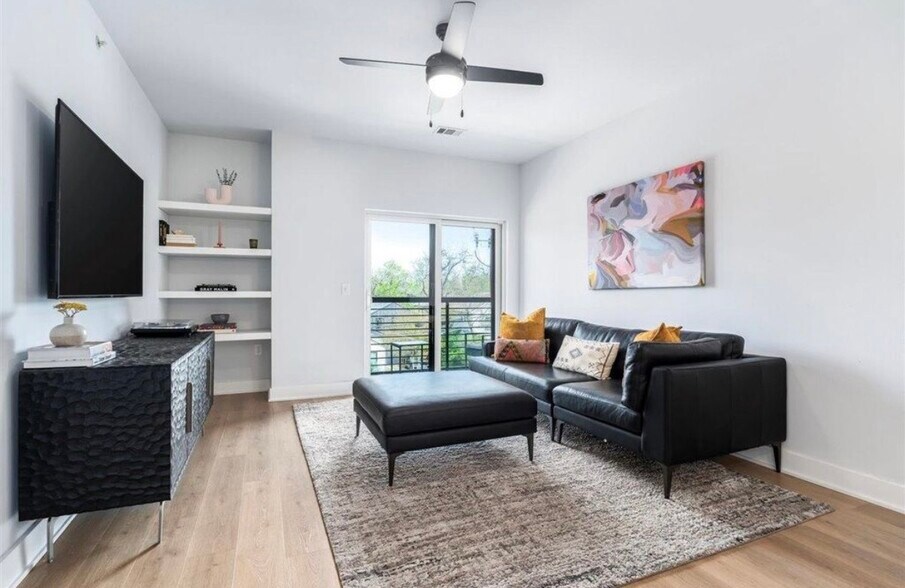 Building Photo - 3101 Govalle Ave