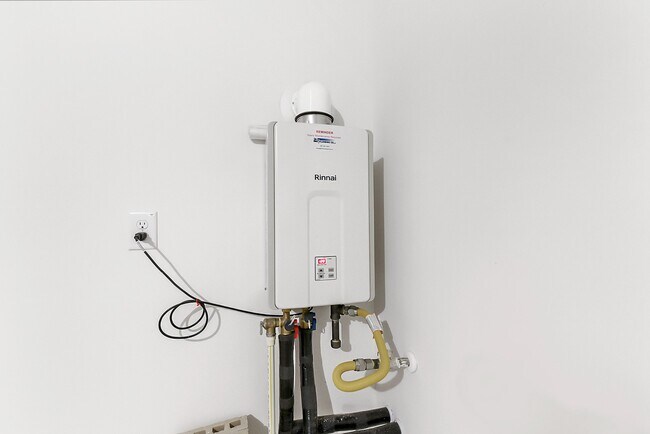 Building Photo - 3710 Turnpike Dr