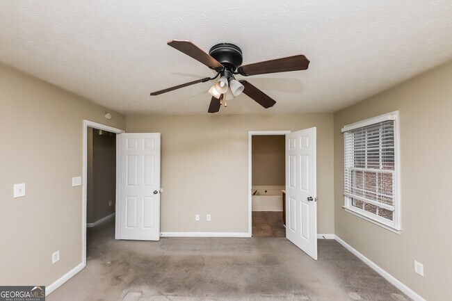 Building Photo - 28 Loxley Ct