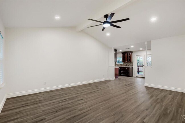 Building Photo - 12100 Clickett Cove
