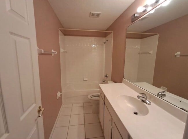 Building Photo - 7880 Lake Sawgrass Loop