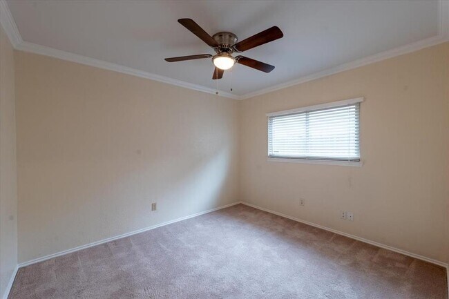 Building Photo - 3200 Red Bay Dr