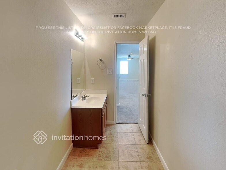 Building Photo - 15011 Wolf Branch Ct