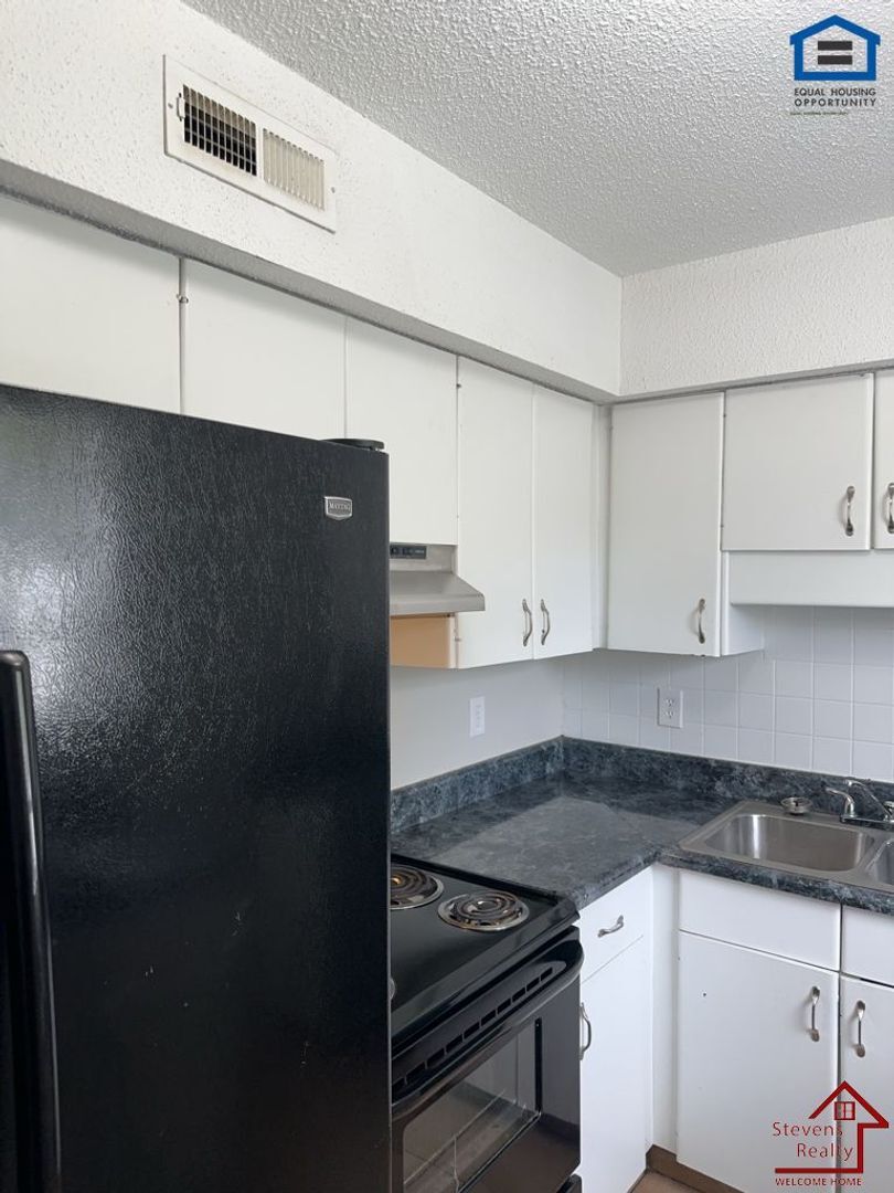 Building Photo - 4127 Wilkesview Dr