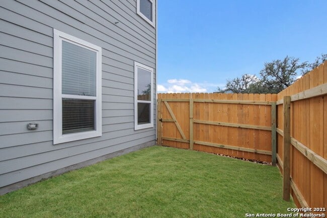 Building Photo - 1 month free APRIL at Stadium Pointe- Tucked Away & Spacious in Northwest SA