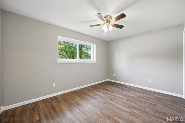 Building Photo - Updated Florissant Home!