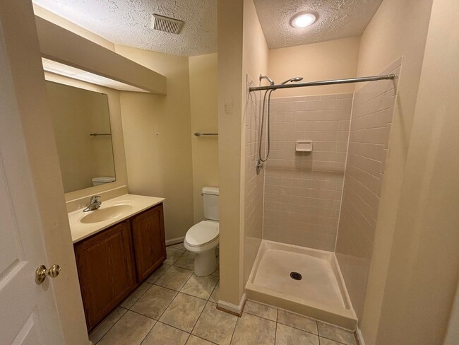 Building Photo - Updated - 2BD/2BA on 2nd floor with Balcony!