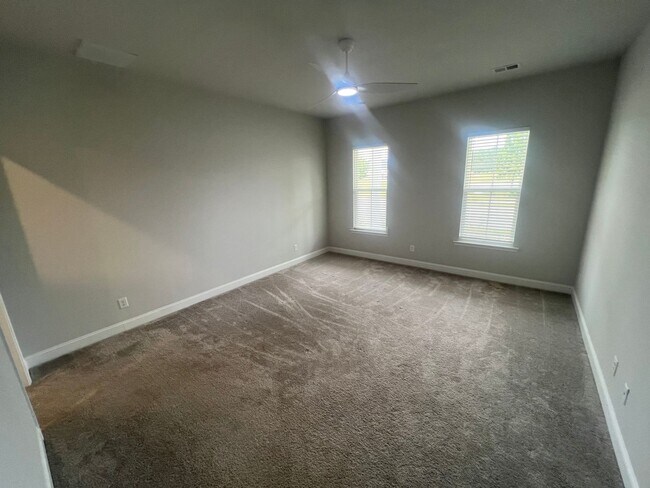 Building Photo - Beautiful Summers Corner 5Bed/4.5Bath