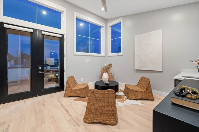 Building Photo - Spacious 4-Bed Gem in Nashville: 2360 sq f...