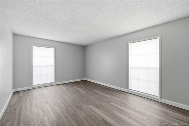 Building Photo - 2195 43rd Ave