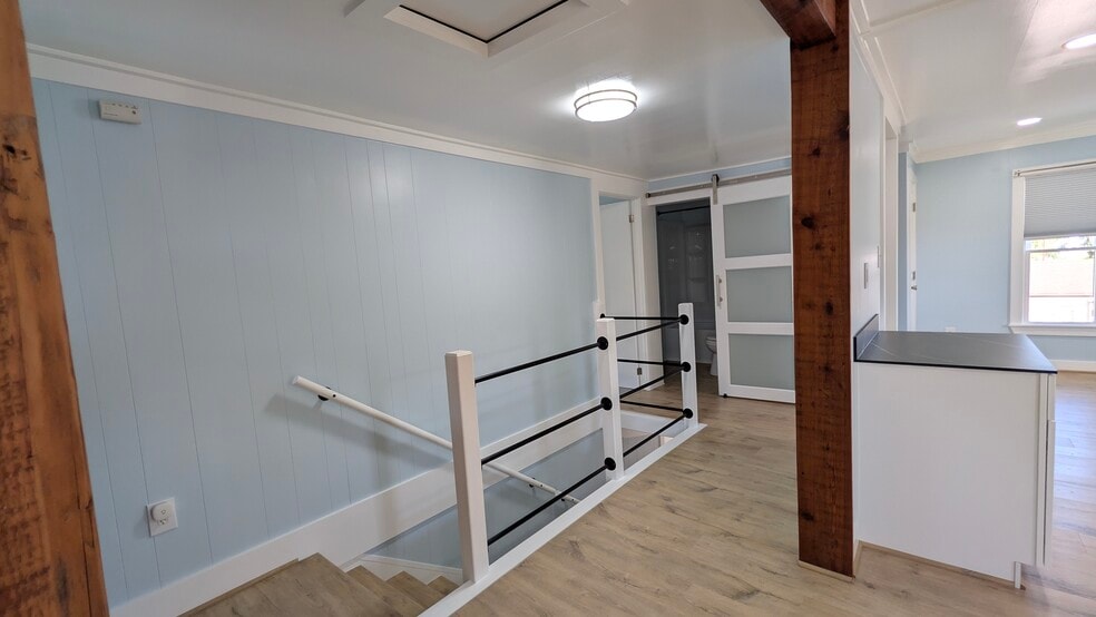 Building Photo - 207 Crowe Ave