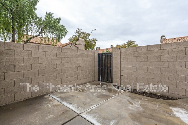 Building Photo - 3491 N Arizona Ave
