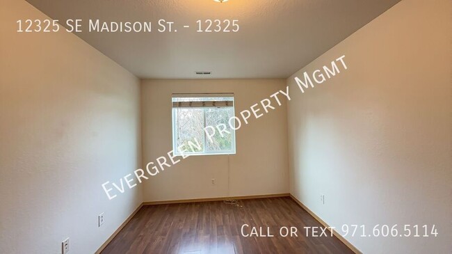 Building Photo - Cozy 3BR/2.5BA with Private Backyard & Att...